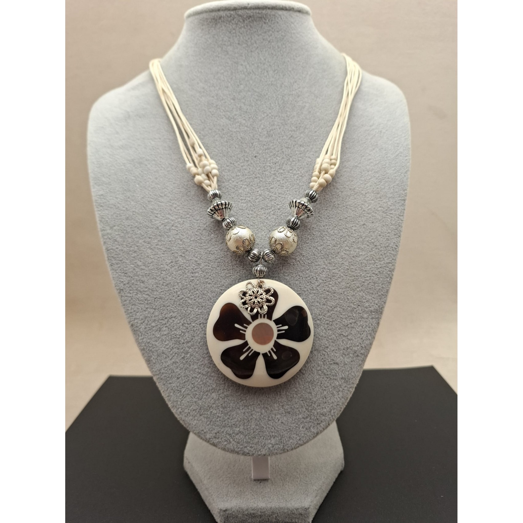 Kaklarota  ( perlamutrs )