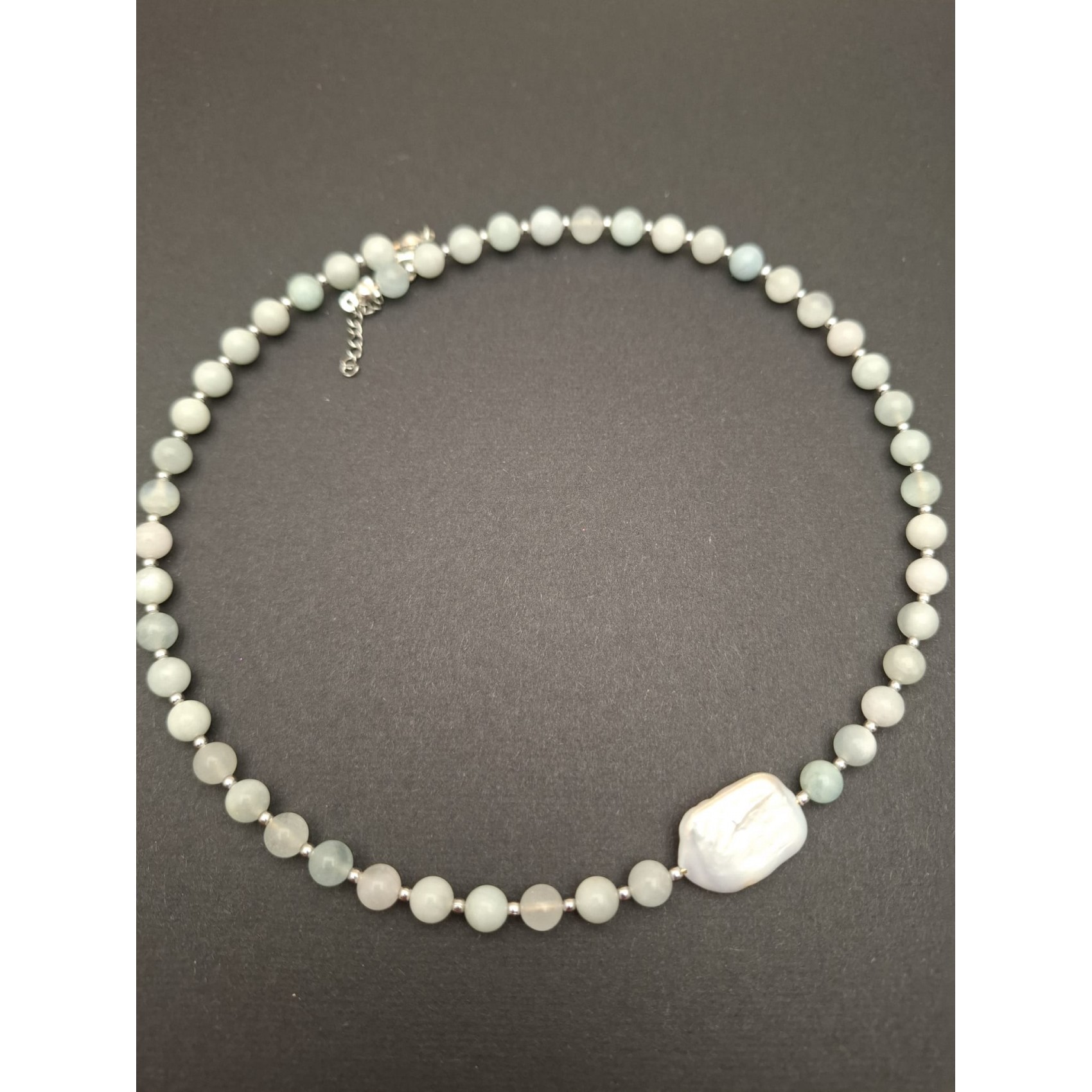 Kaklarota ( dabīgie akmeņi )