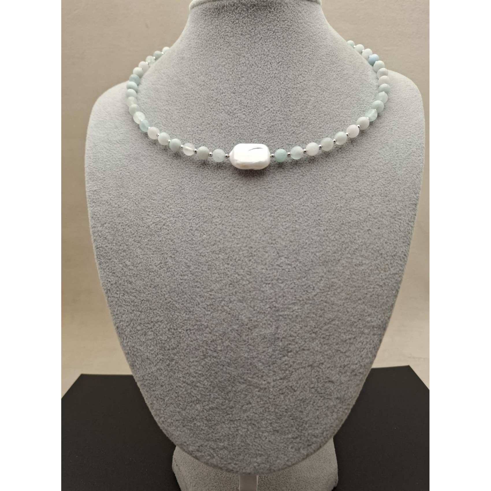 Kaklarota ( dabīgie akmeņi )