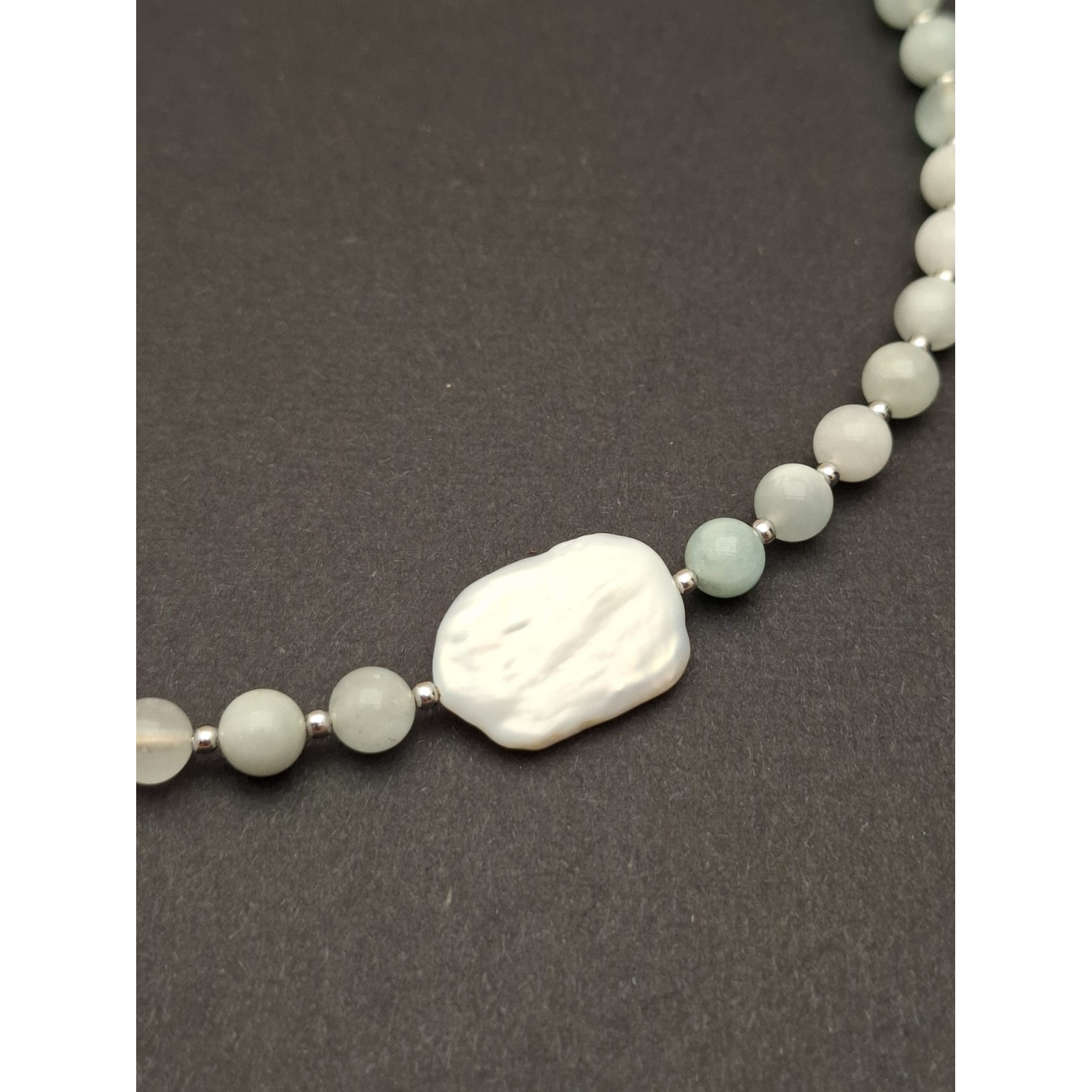 Kaklarota ( dabīgie akmeņi )