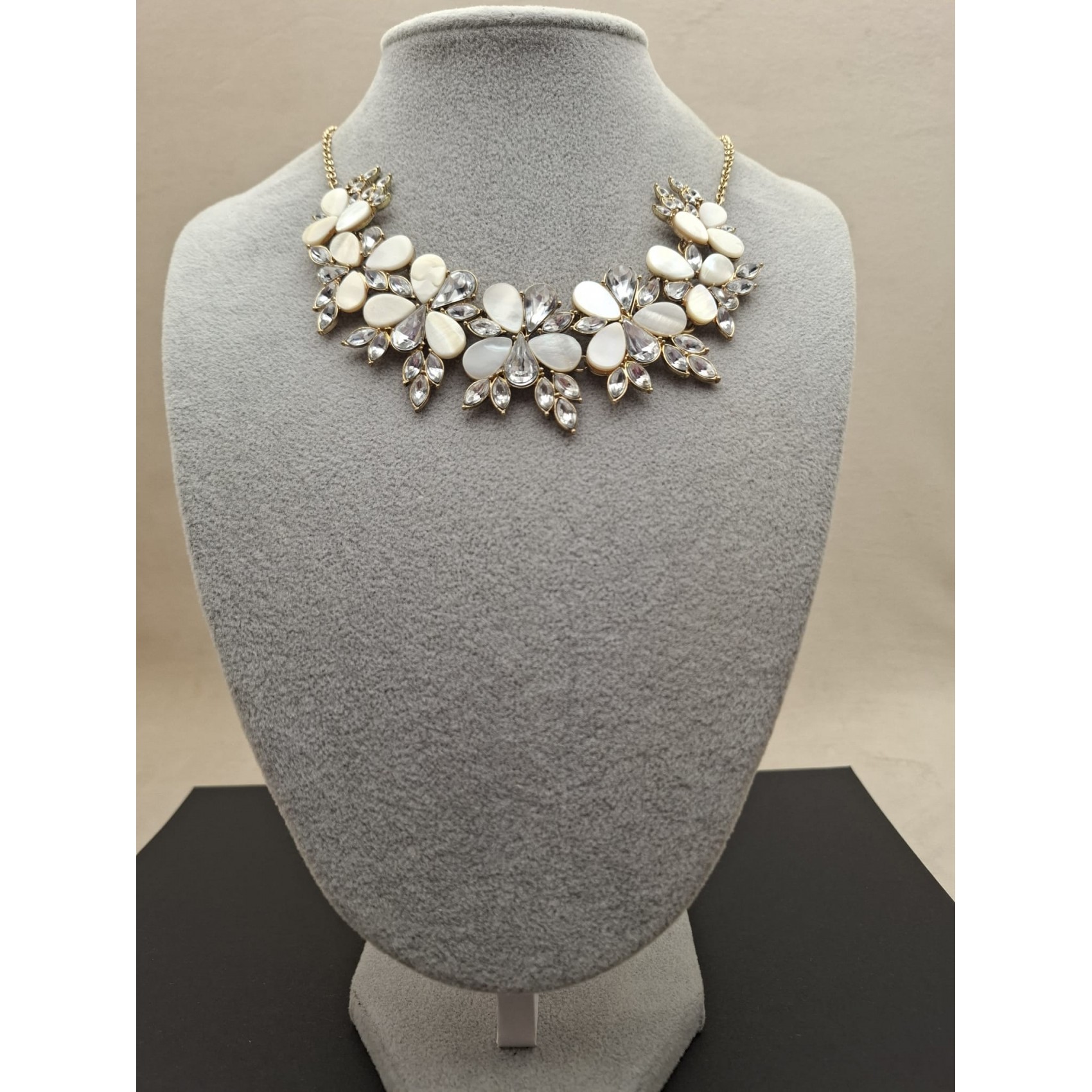 Kaklarota  ( perlamutrs )