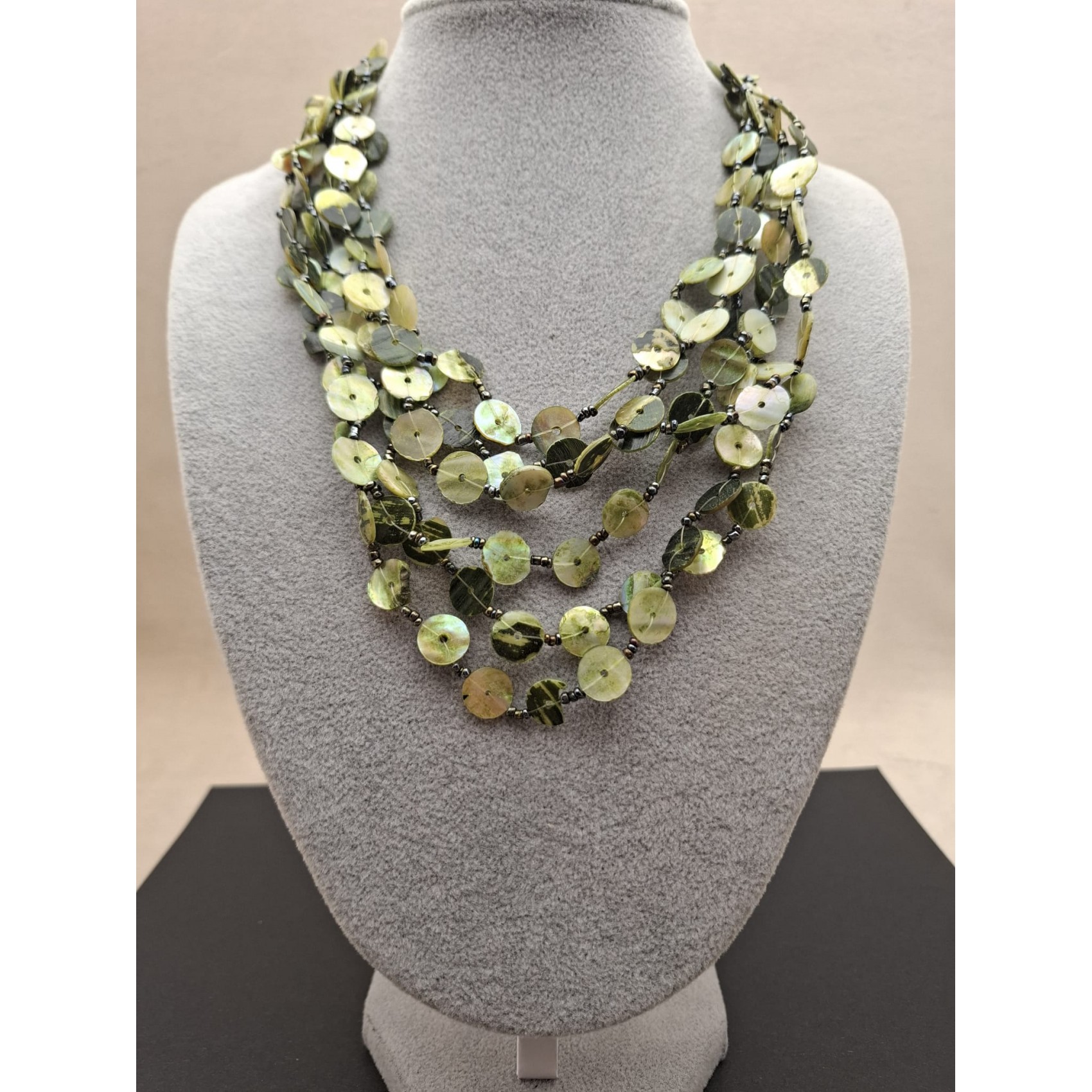 Kaklarota  ( perlamutrs )