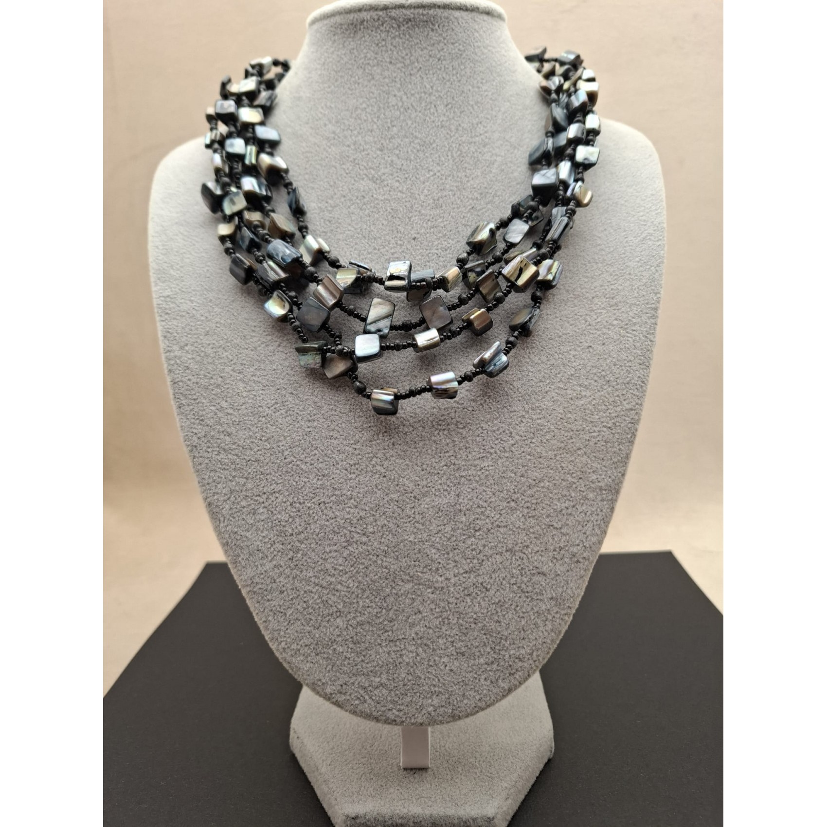 Kaklarota  ( perlamutrs )