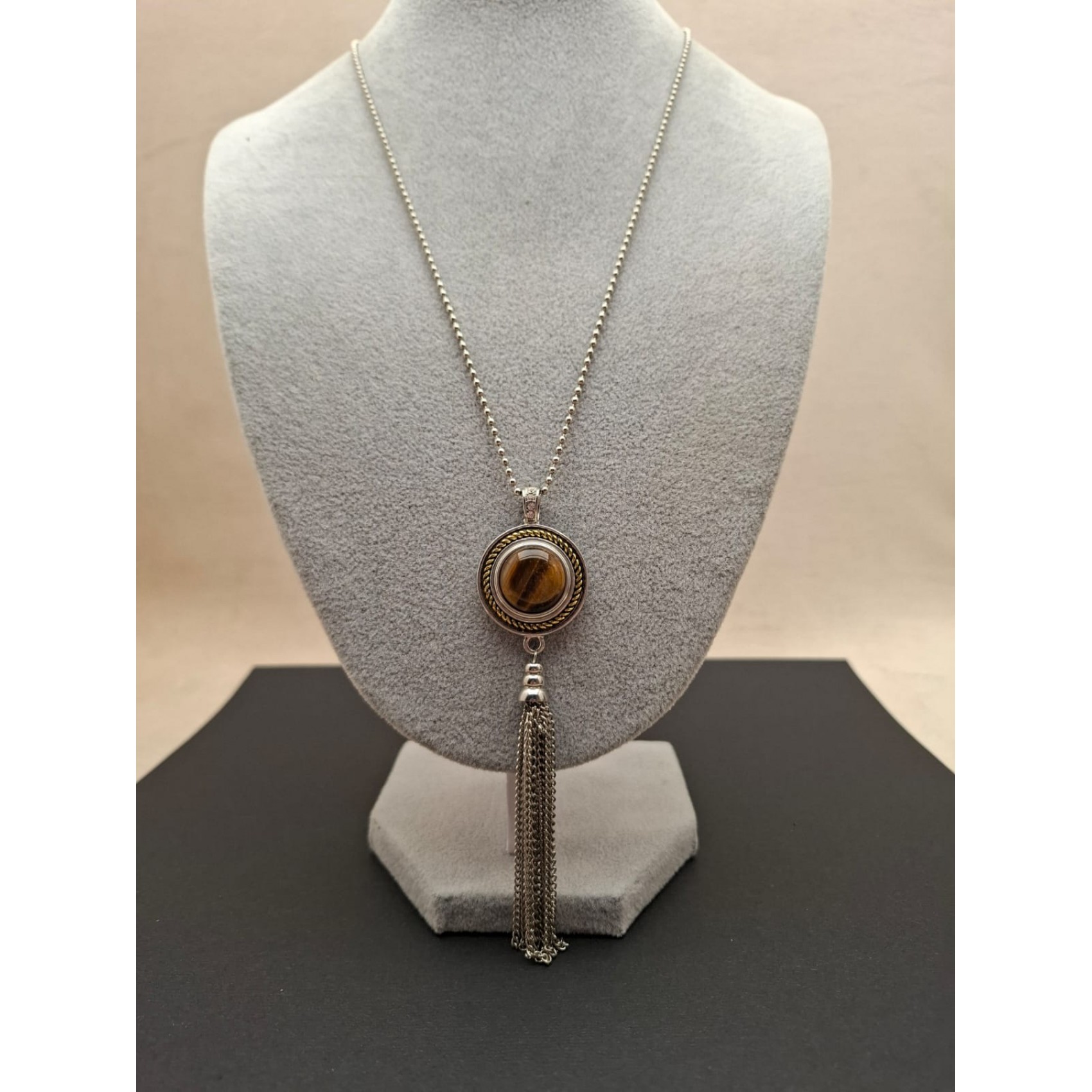 Kaklarota ( dabīgie akmeņi )