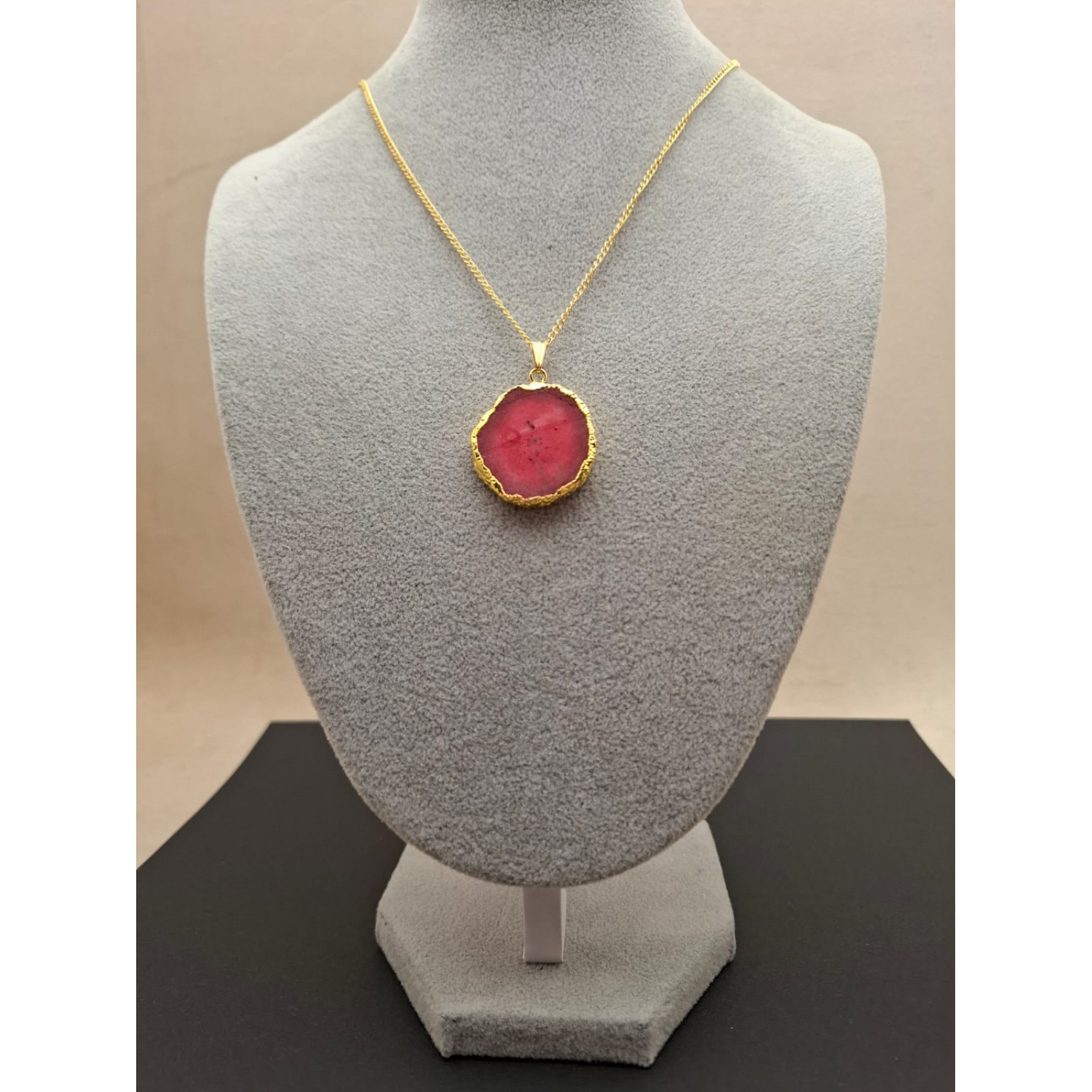 Kaklarota ( dabīgie akmeņi )