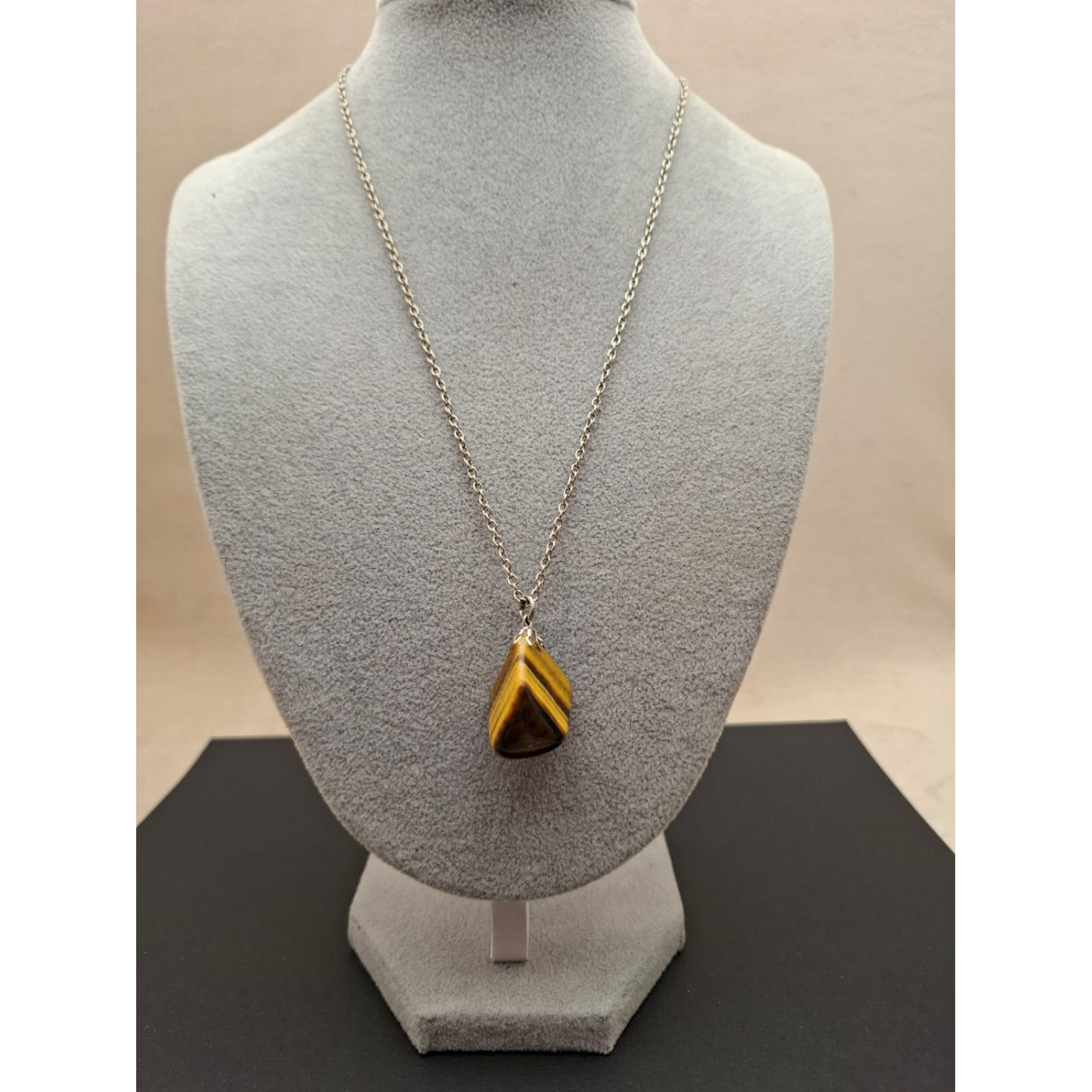 Kaklarota ( dabīgie akmeņi )