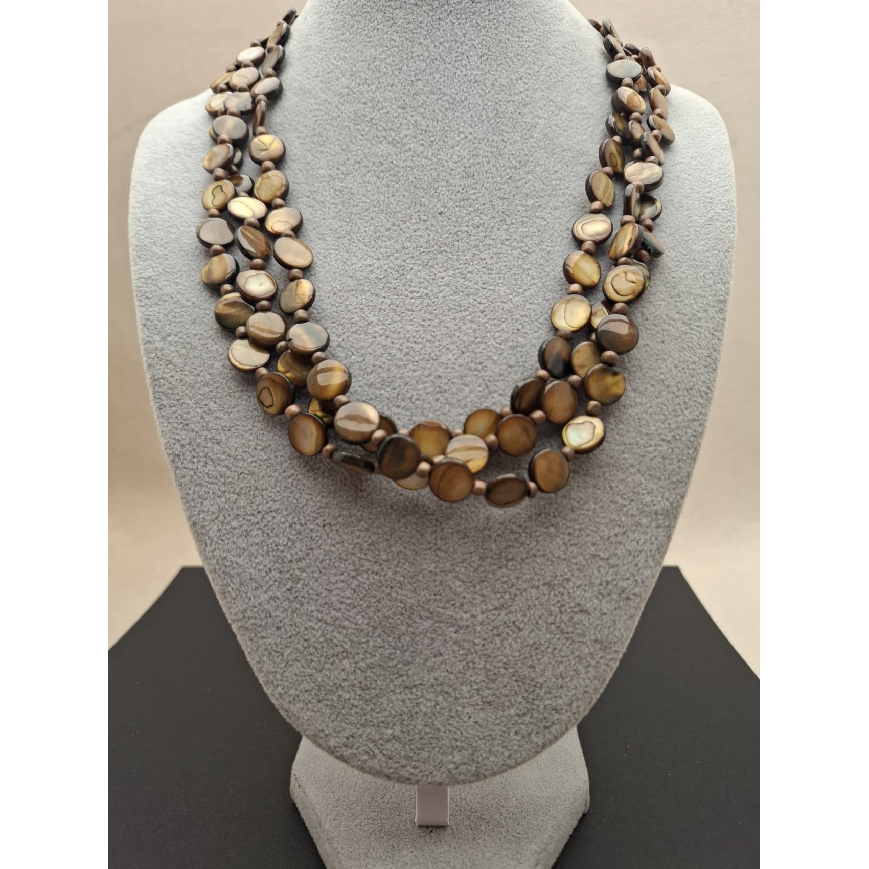 Kaklarota  ( perlamutrs )