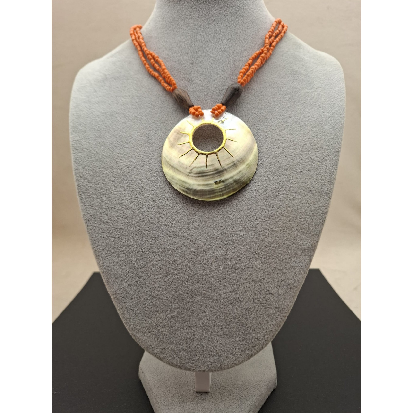 Kaklarota  ( perlamutrs )