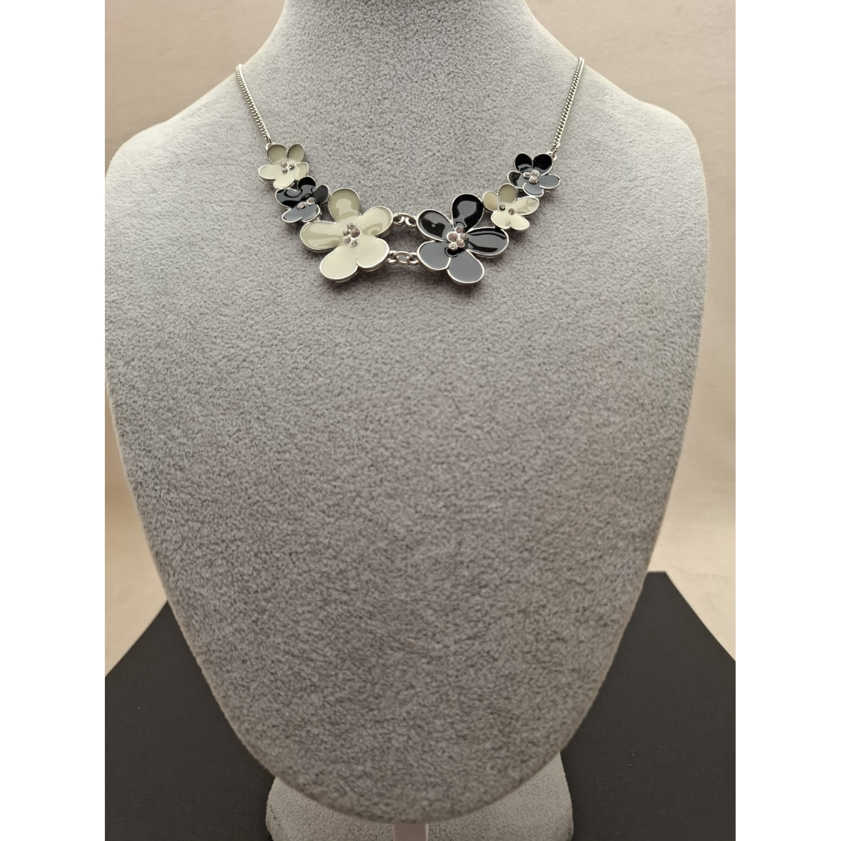 Kaklarota  ( emalja )