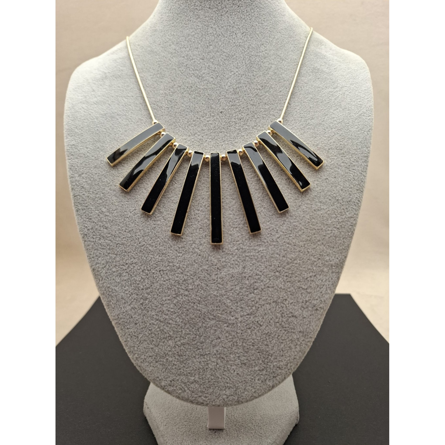 Kaklarota  ( emalja )