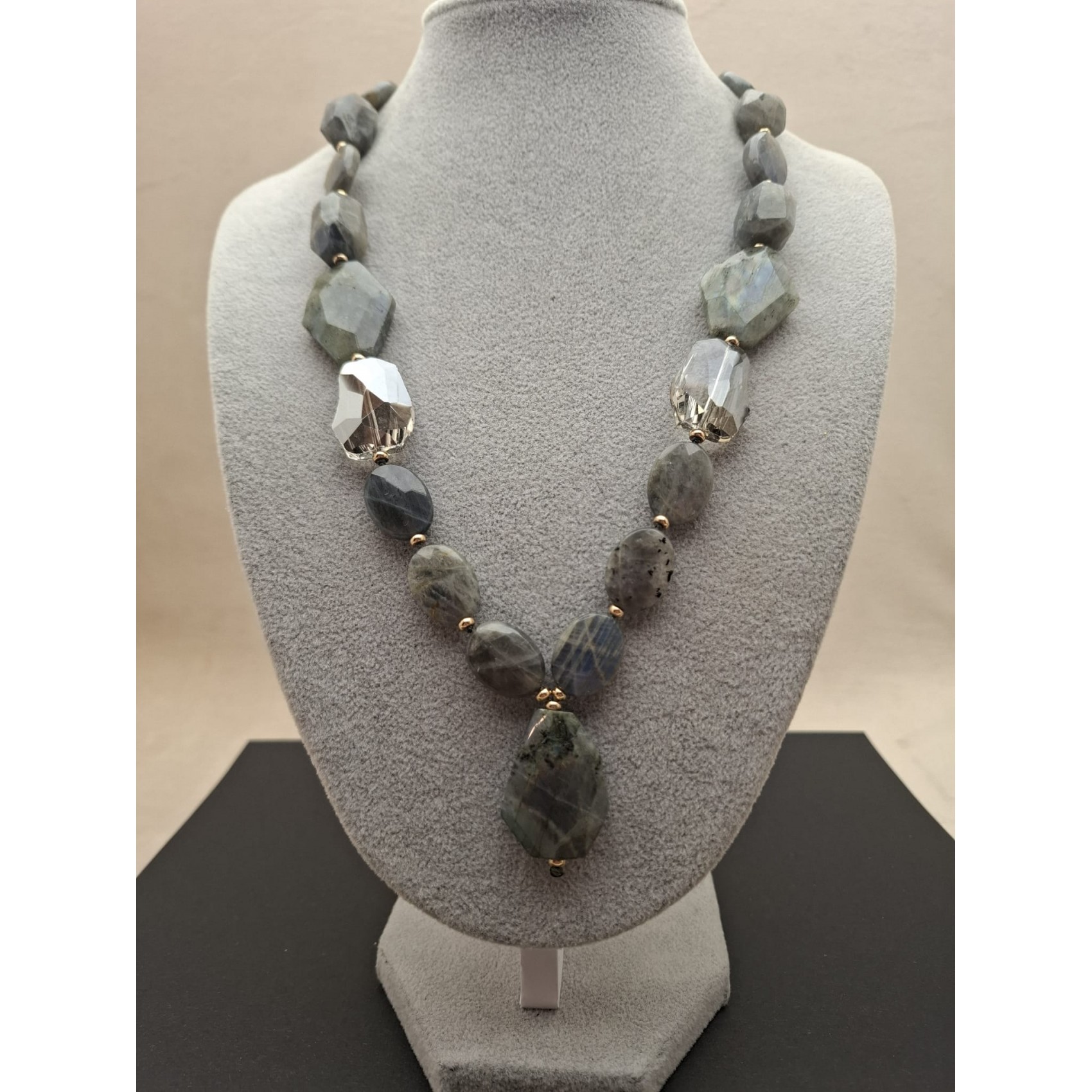 Kaklarota ( dabīgie akmeņi ) BSHARMD