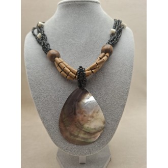 Kaklarota  ( perlamutrs )