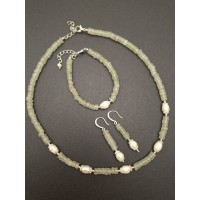 Kaklarota ( dabīgie akmeņi )