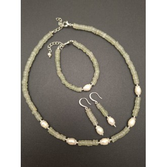 Kaklarota ( dabīgie akmeņi )