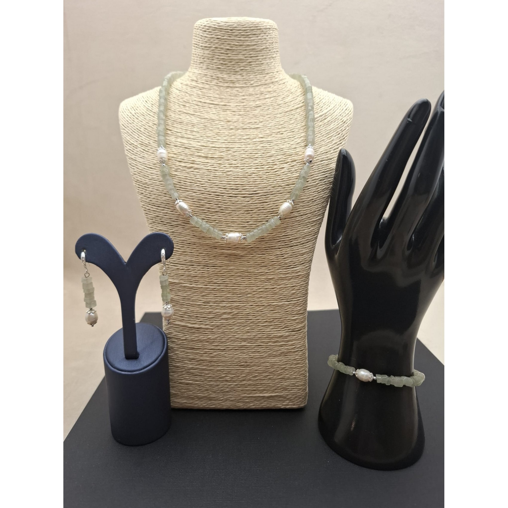 Kaklarota ( dabīgie akmeņi )