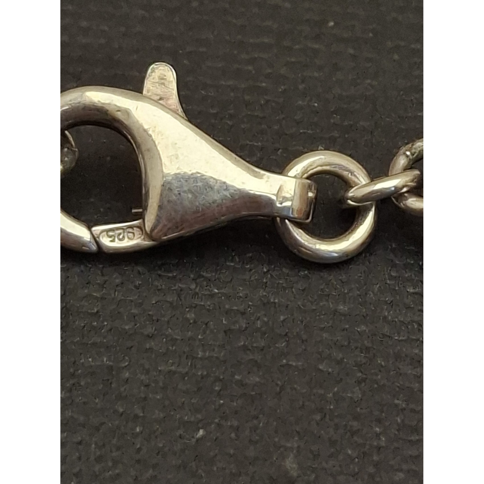 Kaklarota ( dabīgie akmeņi )