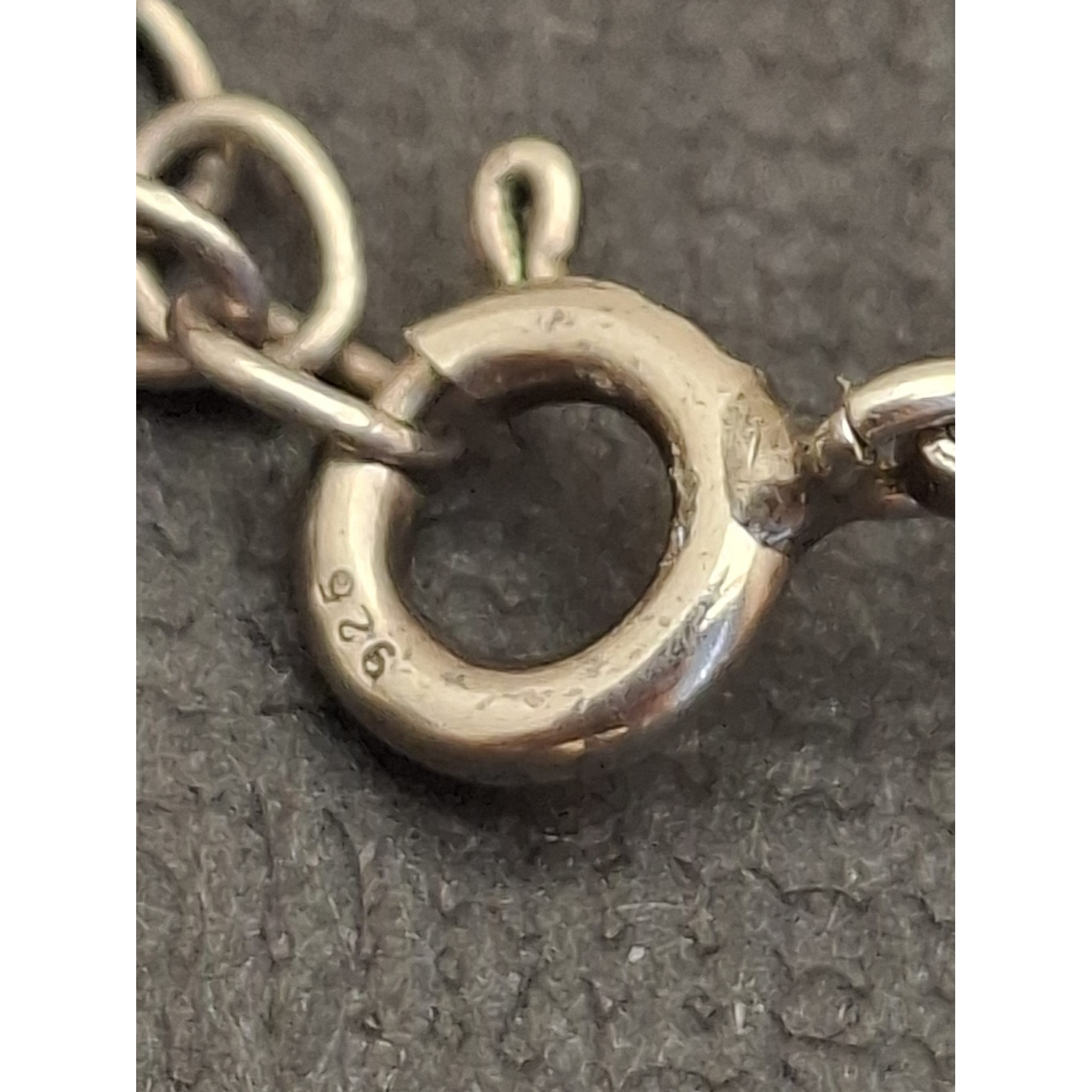 Kaklarota ( dabīgie akmeņi )