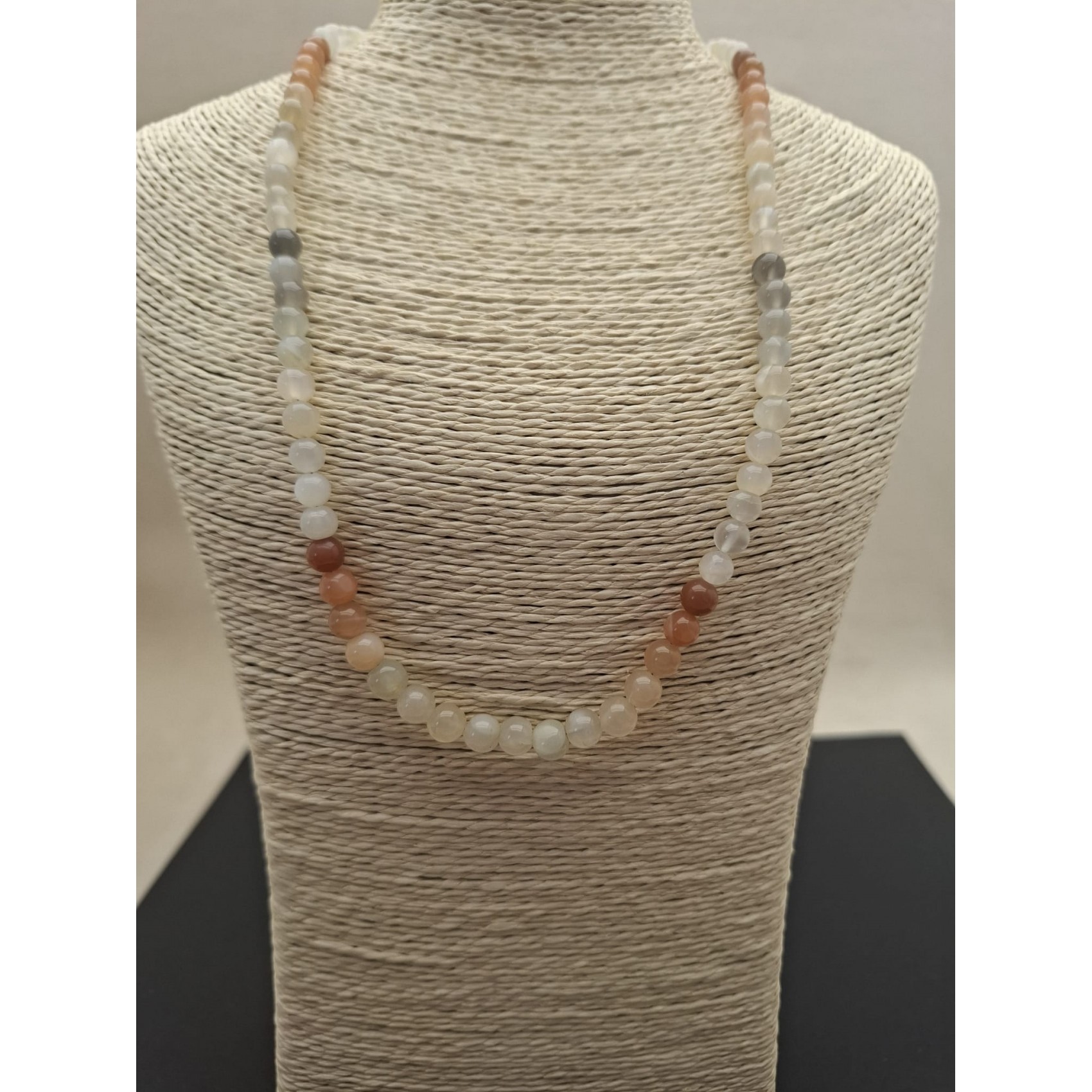 Kaklarota ( dabīgie akmeņi )