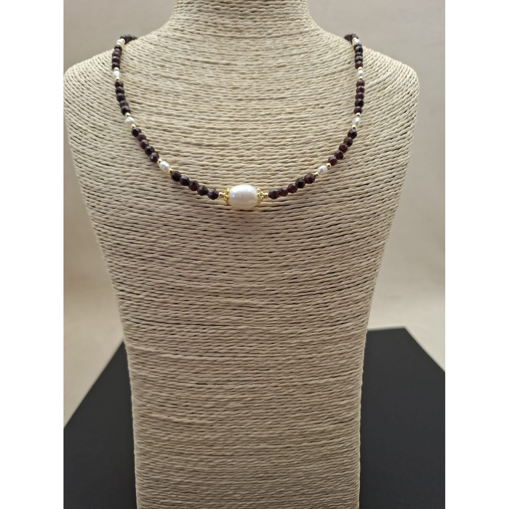 Kaklarota ( dabīgie akmeņi )