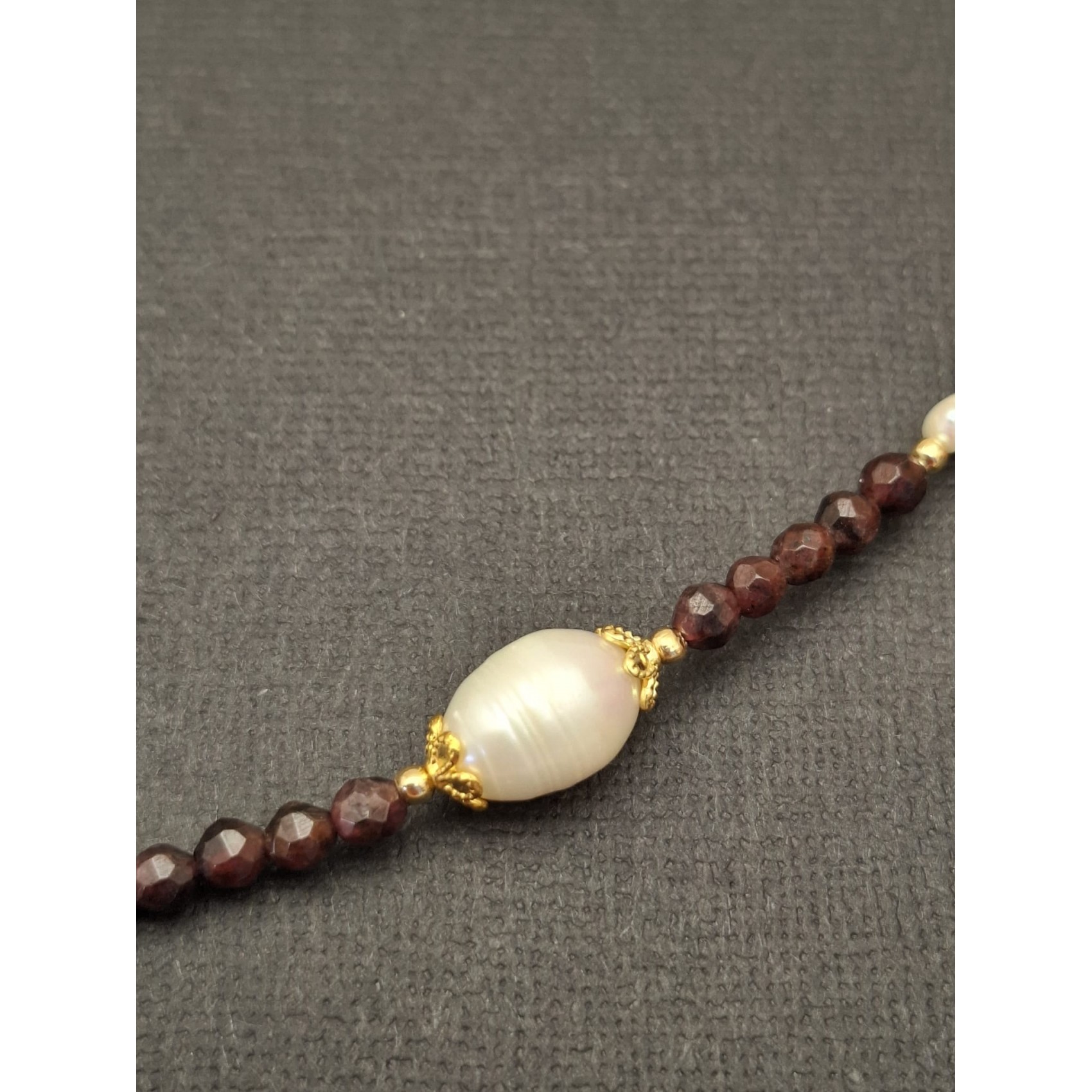 Kaklarota ( dabīgie akmeņi )