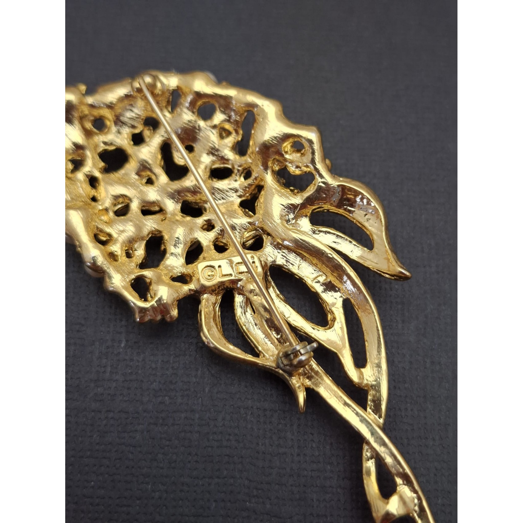 Vintage broša LIZ CLAIBORNE