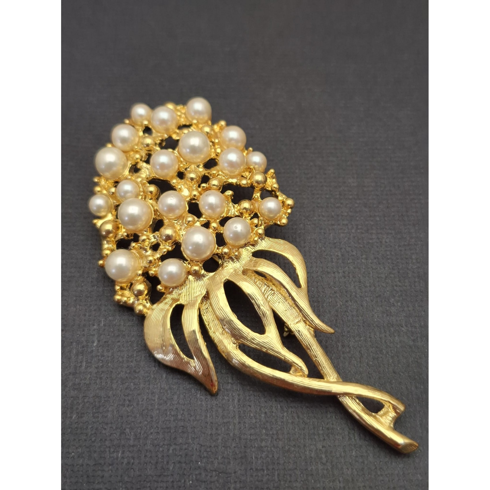 Vintage broša LIZ CLAIBORNE