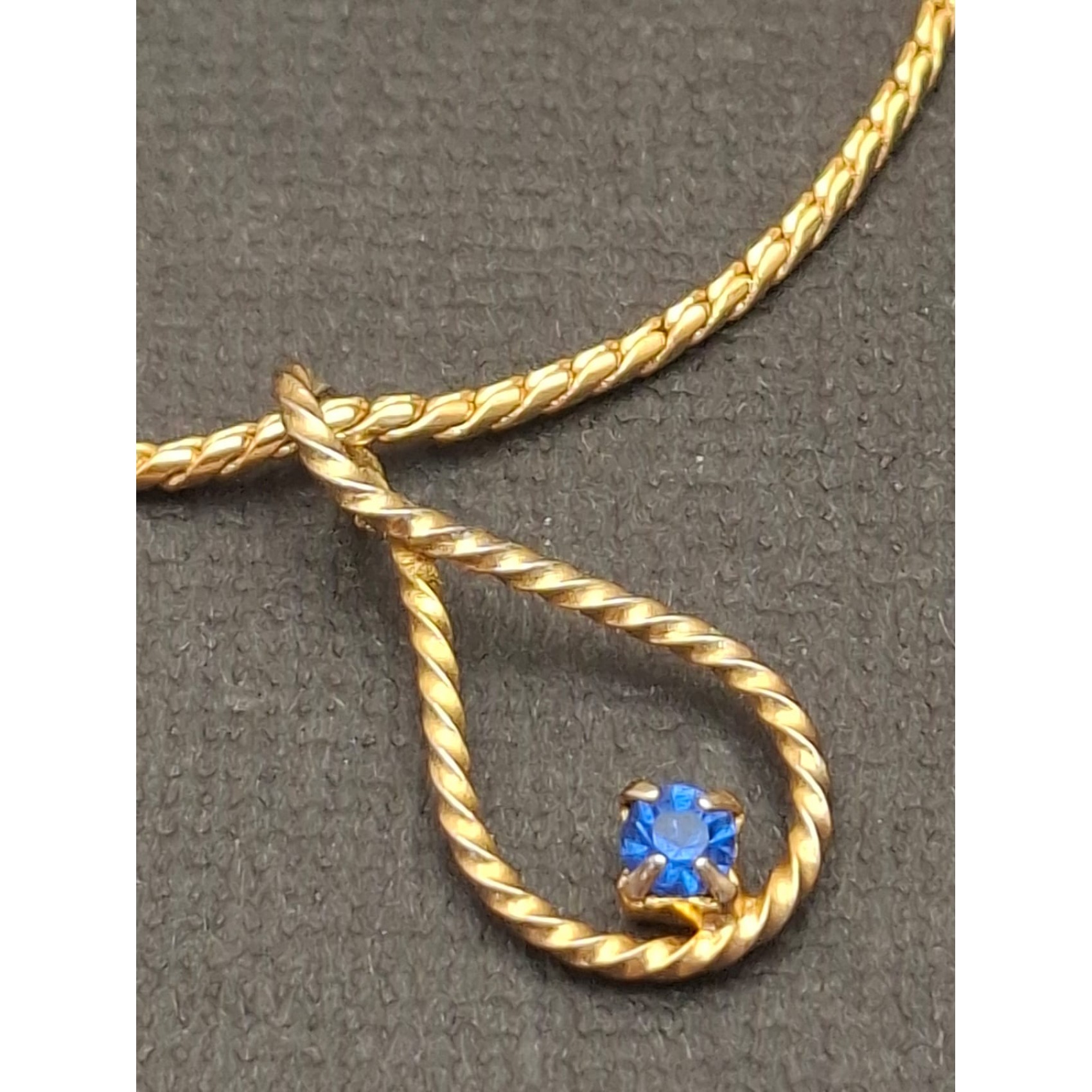 Vintage kaklarota AVON