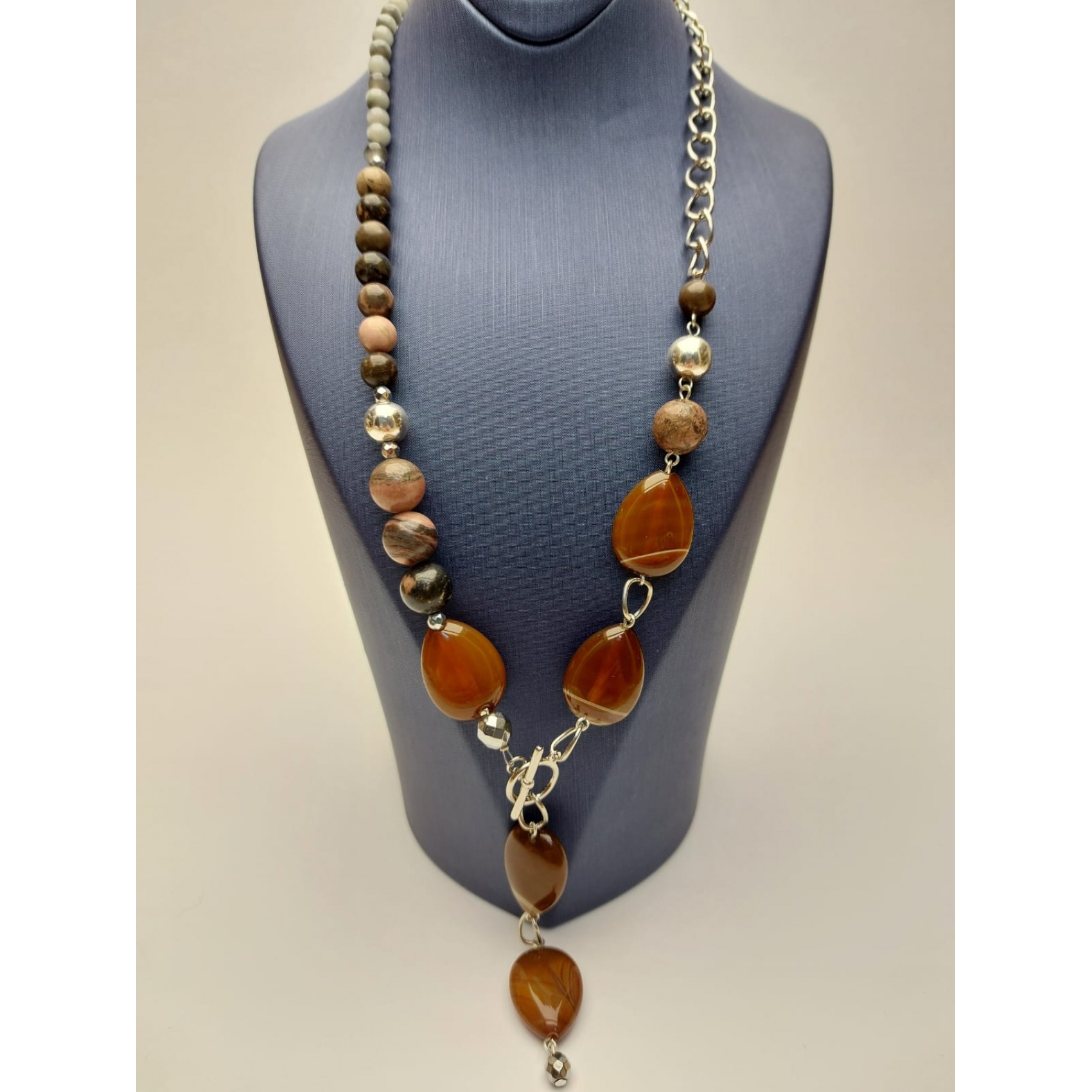 Украшение на шею  ( натуральный камень )