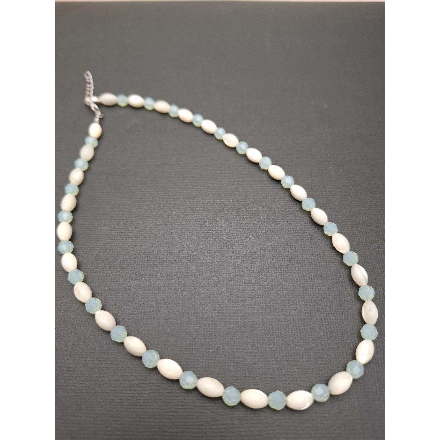 Kaklarota ( dabīgie akmeņi )