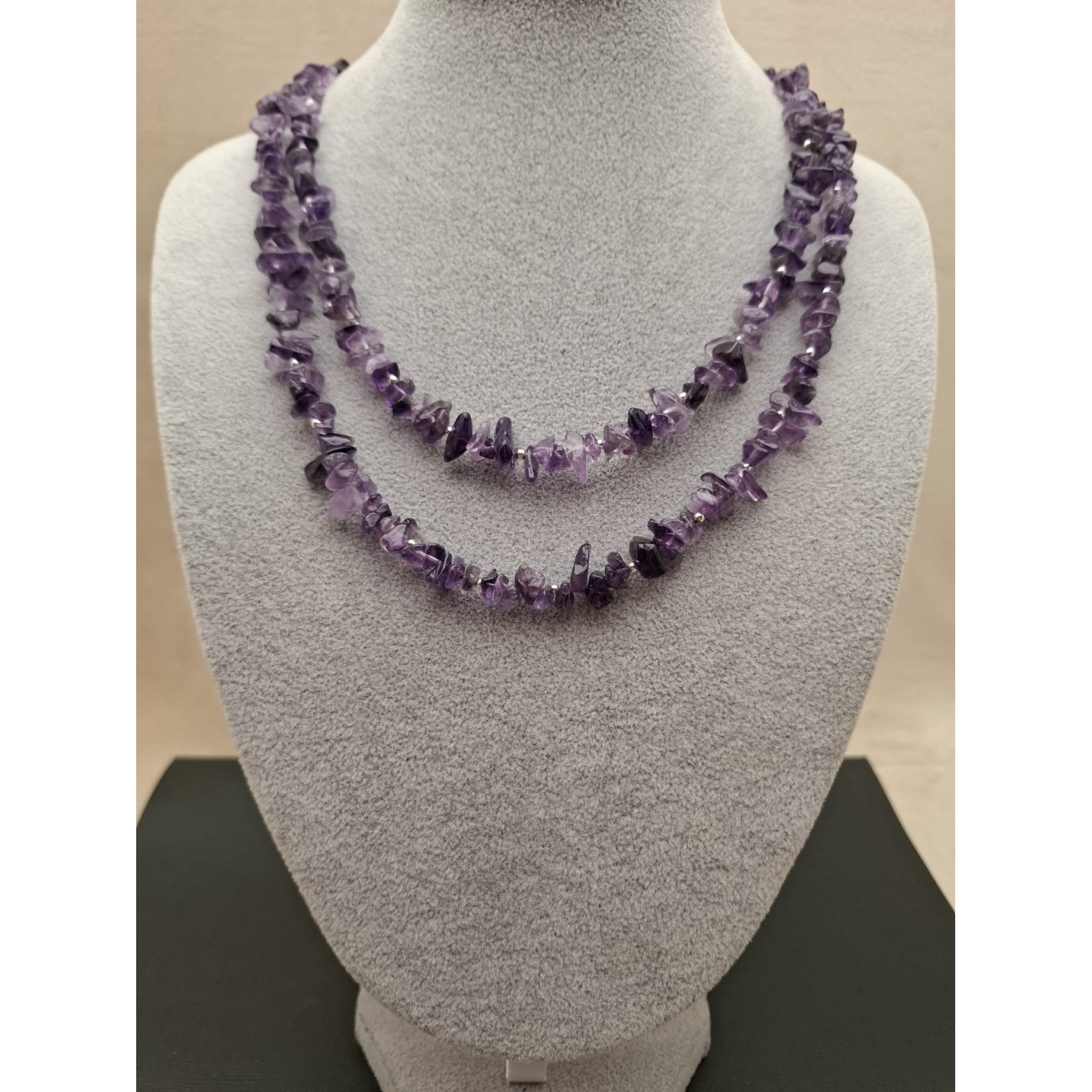 Kaklarota ( dabīgie akmeņi )