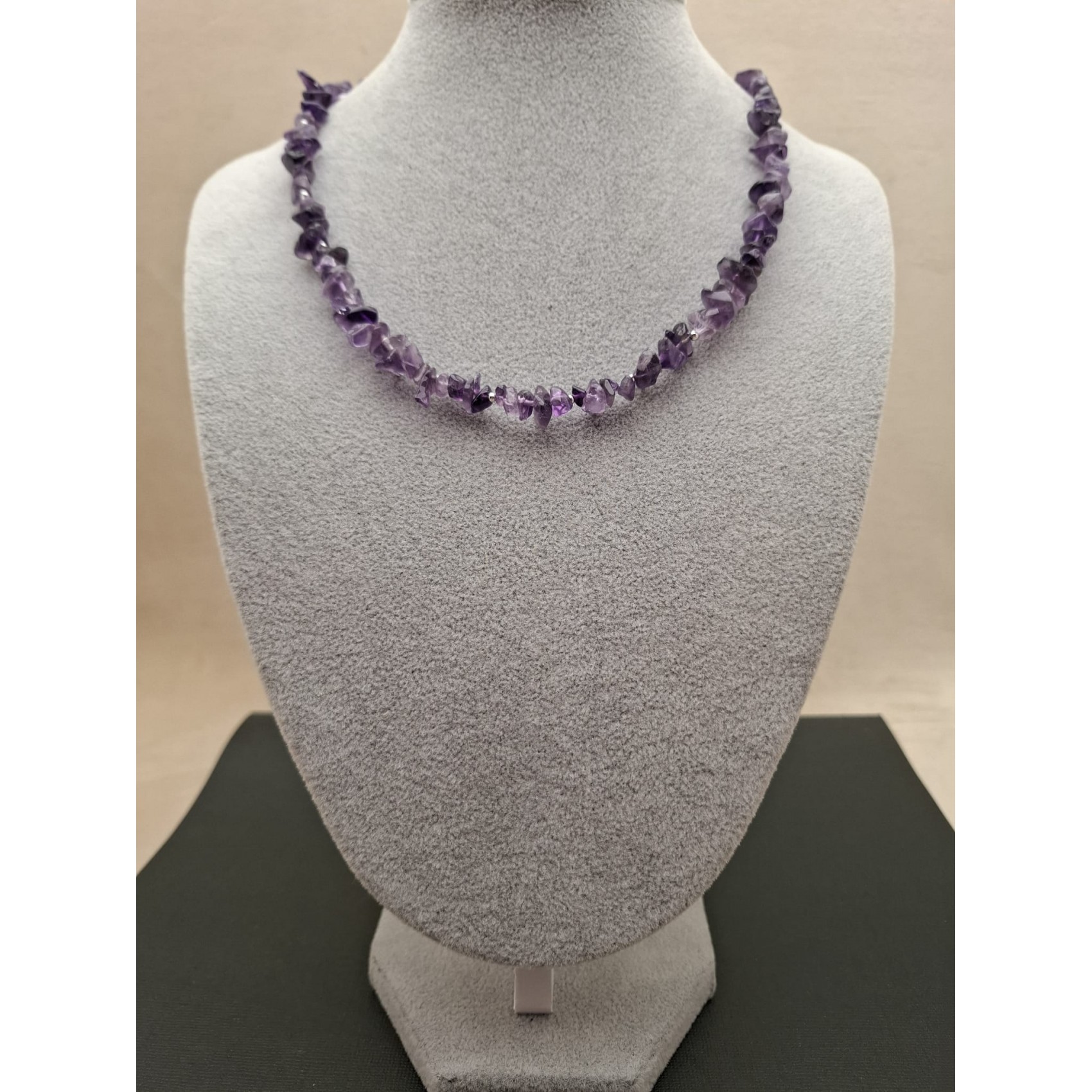 Kaklarota ( dabīgie akmeņi )