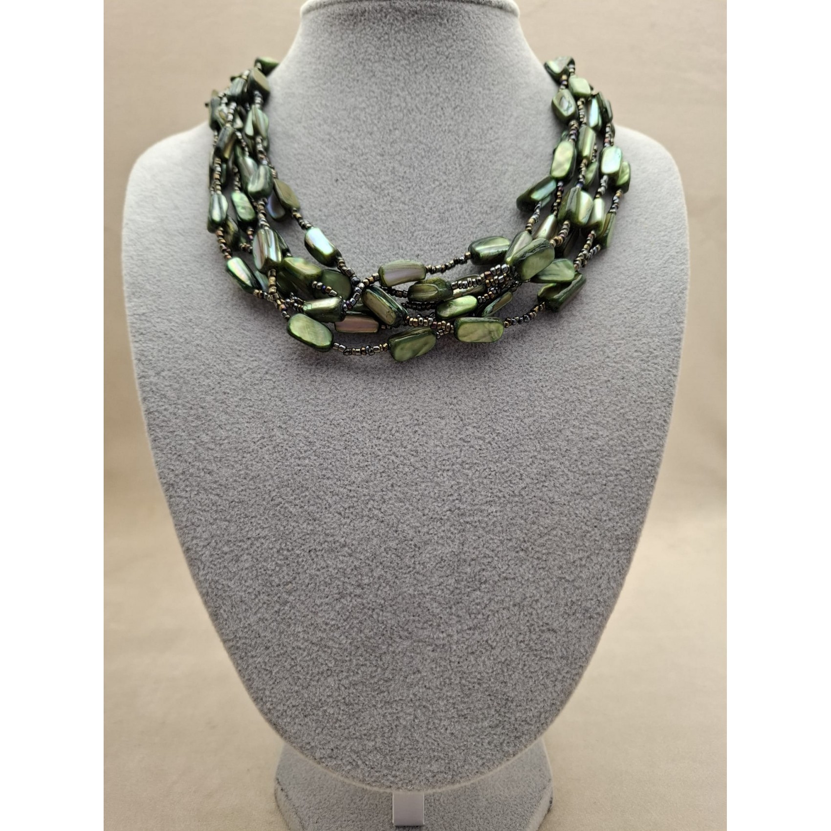 Kaklarota  ( perlamutrs )