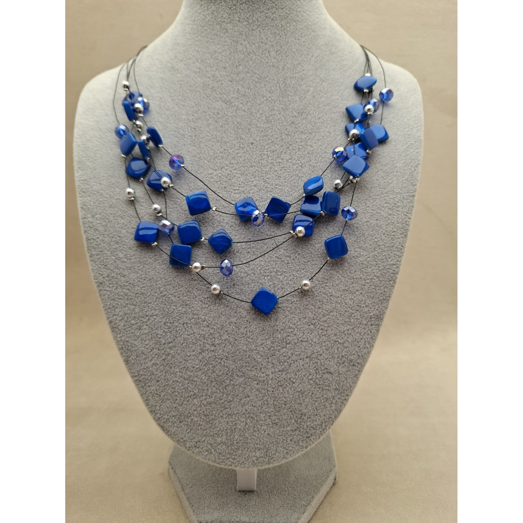 Kaklarota  ( perlamutrs )