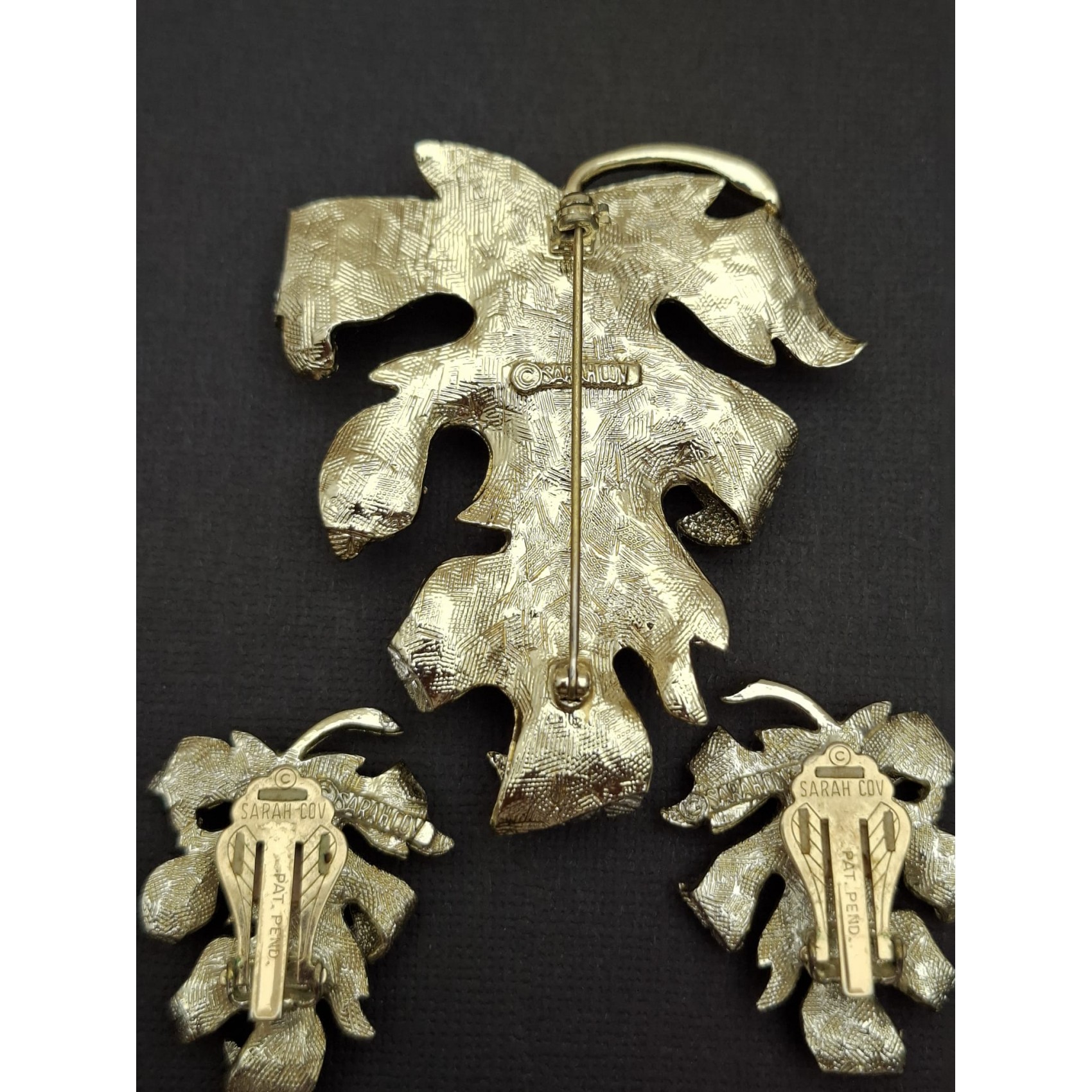 Vintage broša SARAH COVENTRI