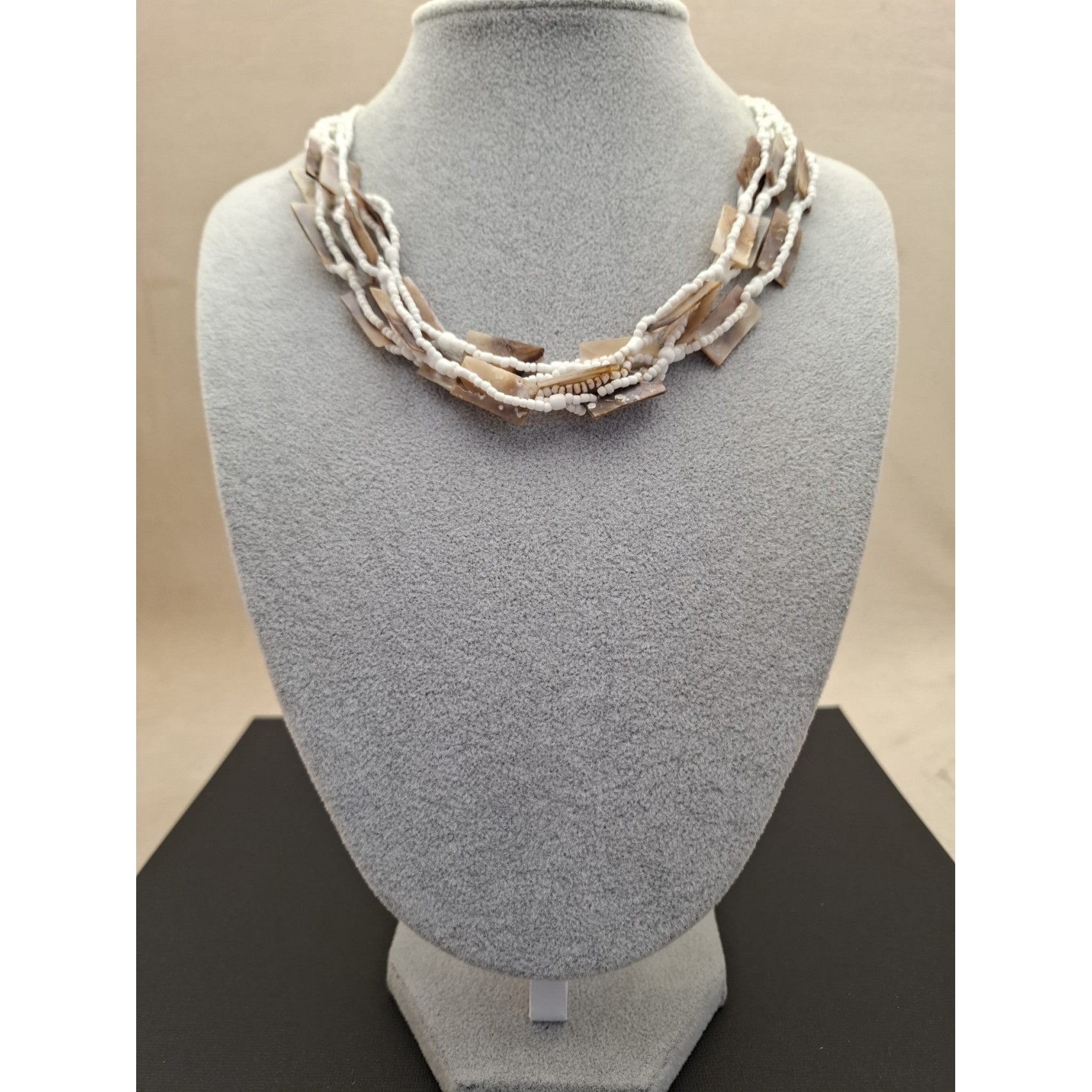 Kaklarota  ( perlamutrs )