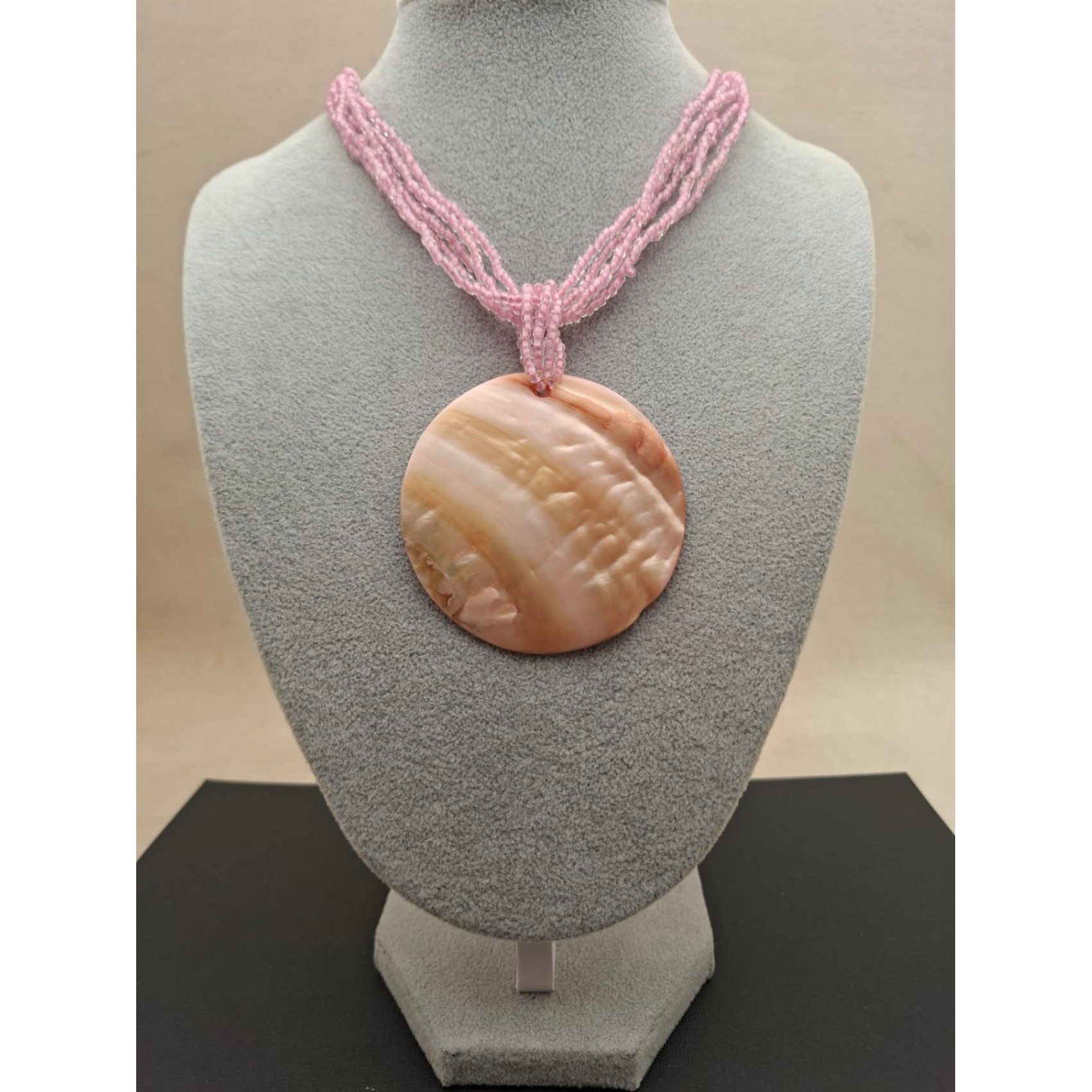 Kaklarota  ( perlamutrs )