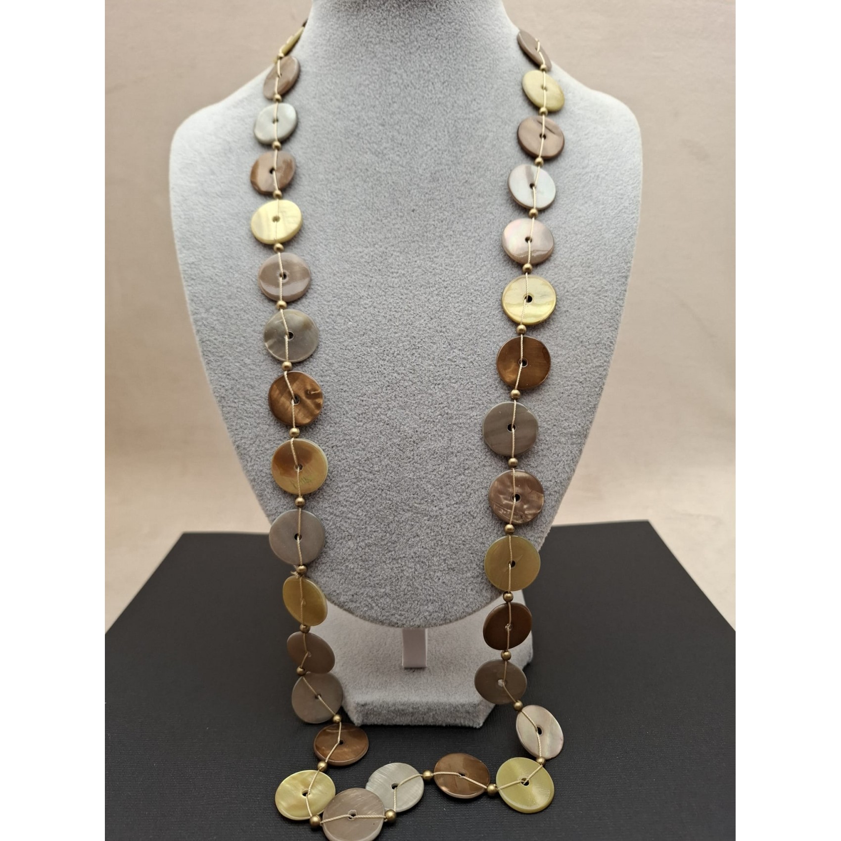 Kaklarota  ( perlamutrs )