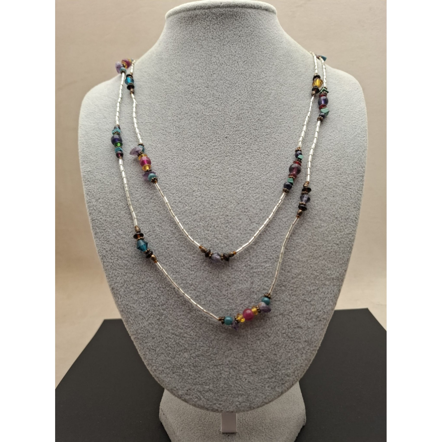 Kaklarota ( dabīgie akmeņi )