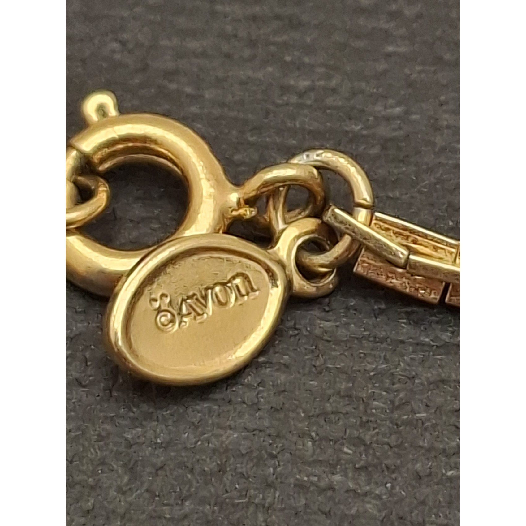 Vintage kaklarota AVON