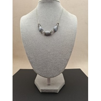 Kaklarota ( dabīgie akmeņi )