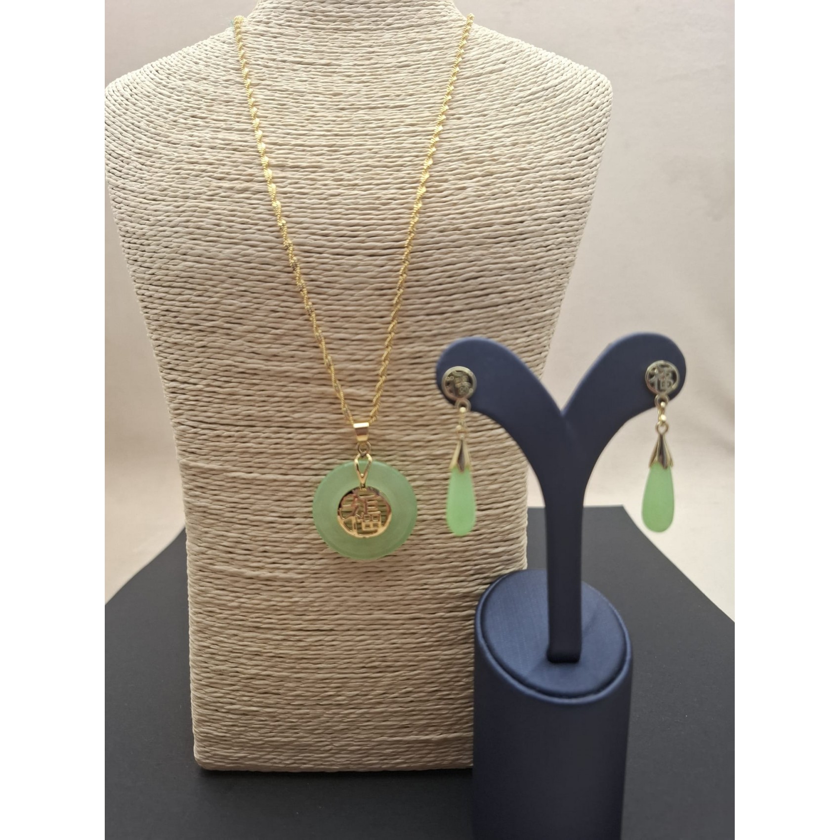 Kaklarota ( dabīgie akmeņi )