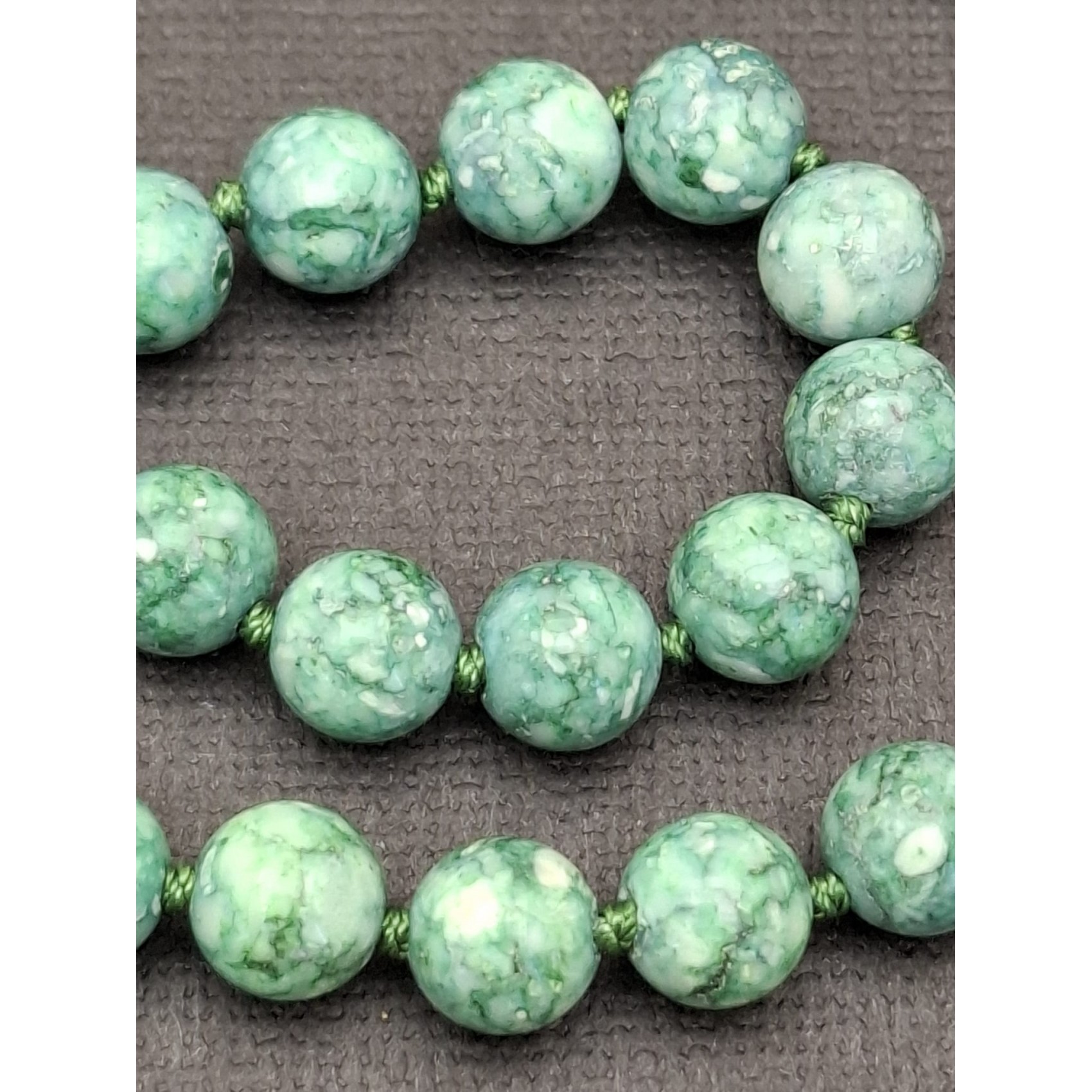 Kaklarota ( dabīgie akmeņi )