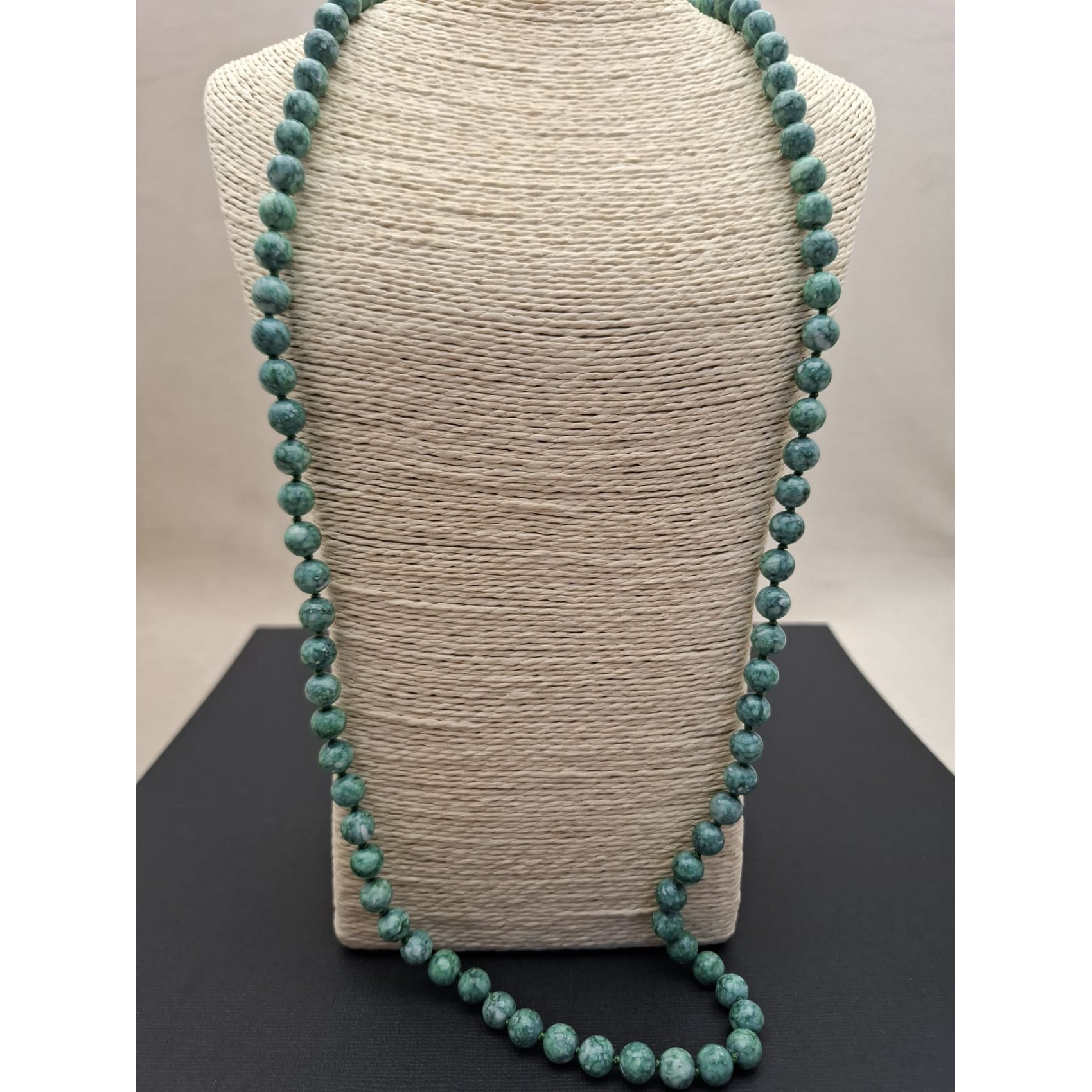 Kaklarota ( dabīgie akmeņi )